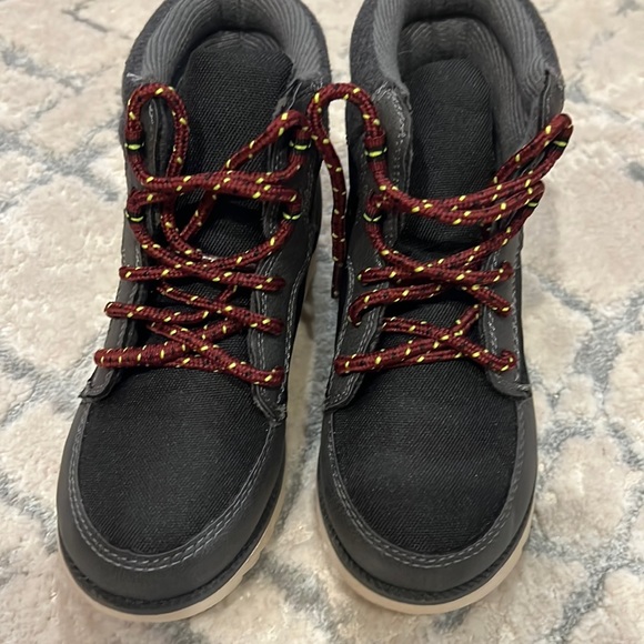 Oshkosh high tops for your little boy size 13 😎😘❤️🥰👌 - Picture 2 of 7